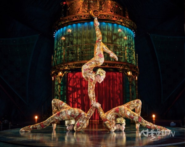 쿠자_컨토션  ⓒ Cirque du Soleil.jpg
