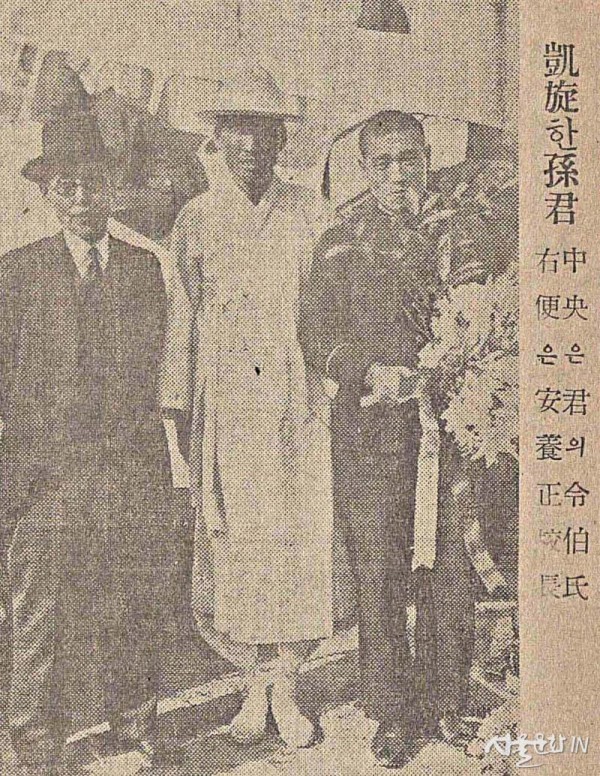 (사진1)1936년 10월 17일 여의도비행장에 내린 손기정_출처_매일신보.jpg