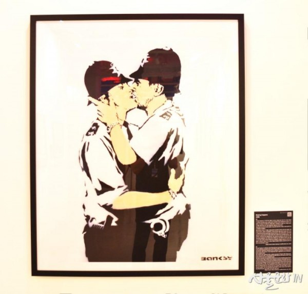Kissing Coppers, 2006.jpg
